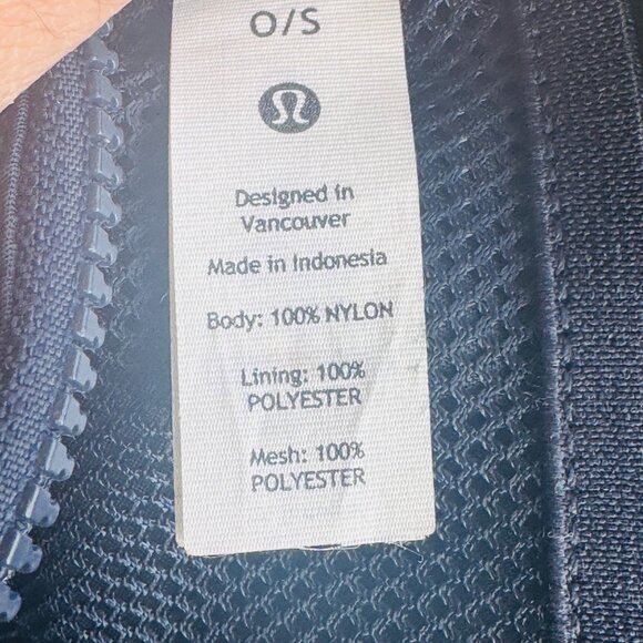 Lululemon Bag Women's Everywhere Navy Nylon Inner Pocket Zip Adjustable Belt - Picture 5 of 8